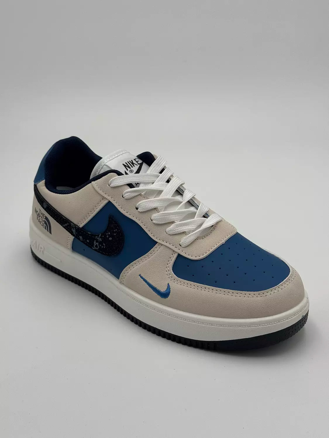 Nike AIr Force X North Face "Champion"