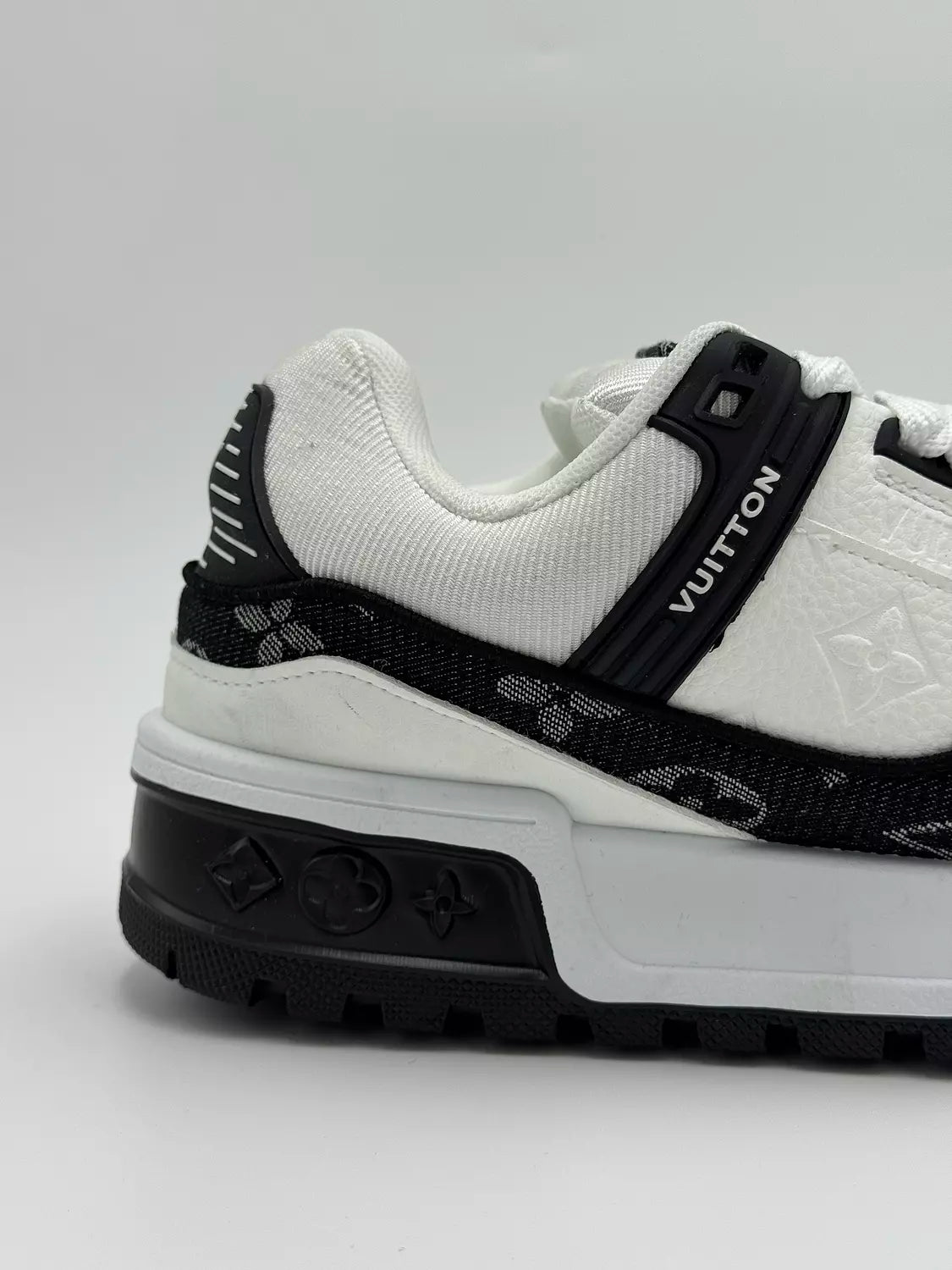Louis Vuitton Maxi "black tint"