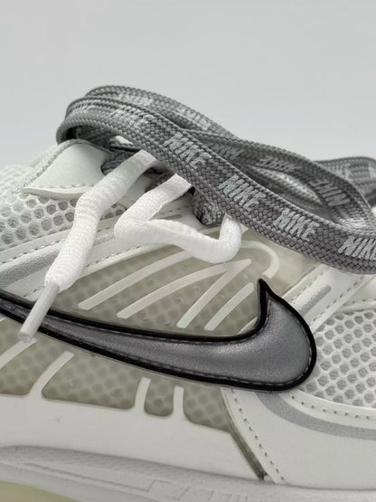 Nike Air Max Moto 2K "metallic silve"