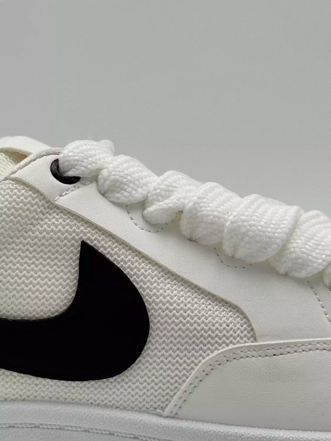Nike Adversary "white"