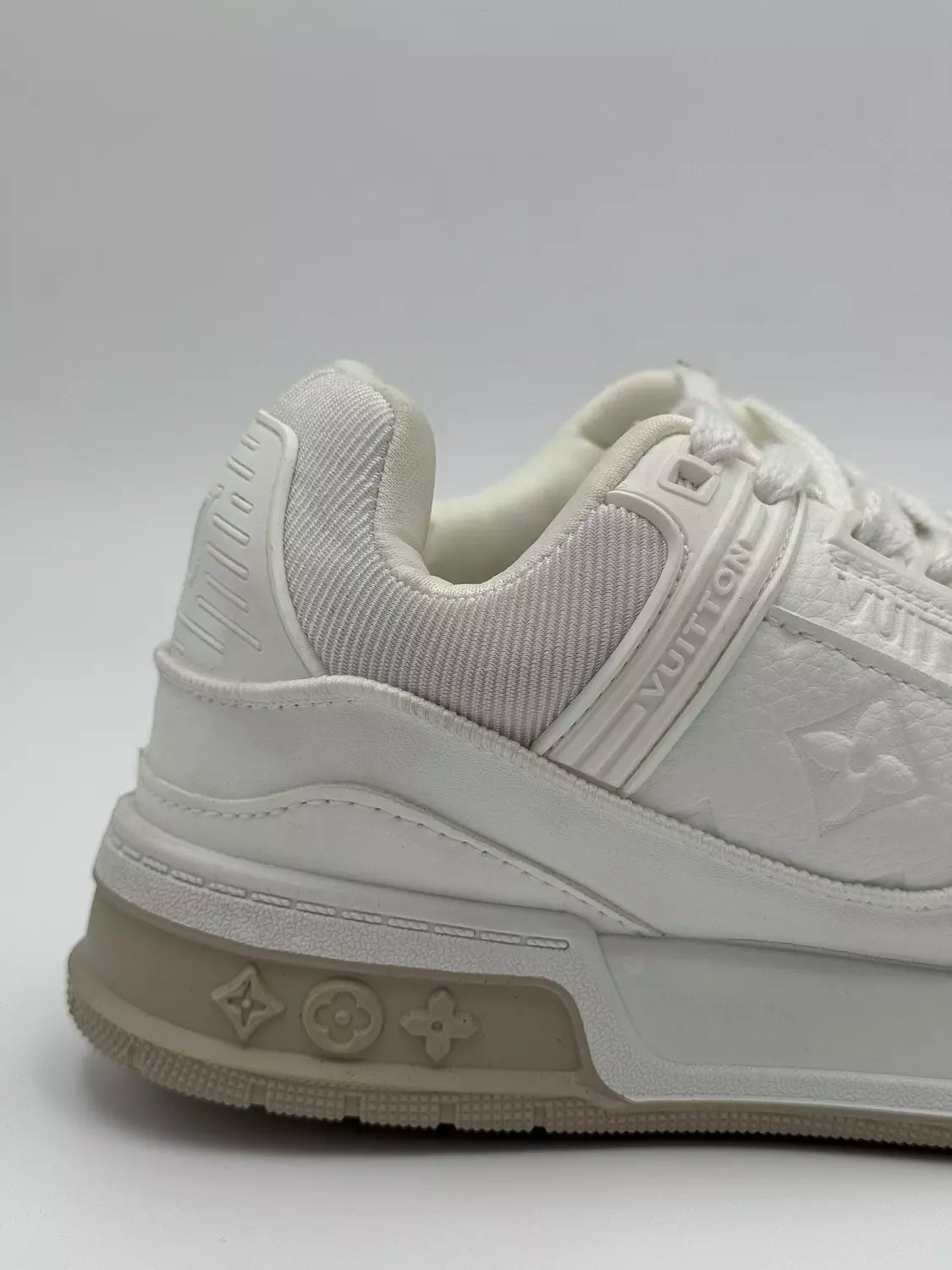 Louis Vuitton Trainer "triple white"