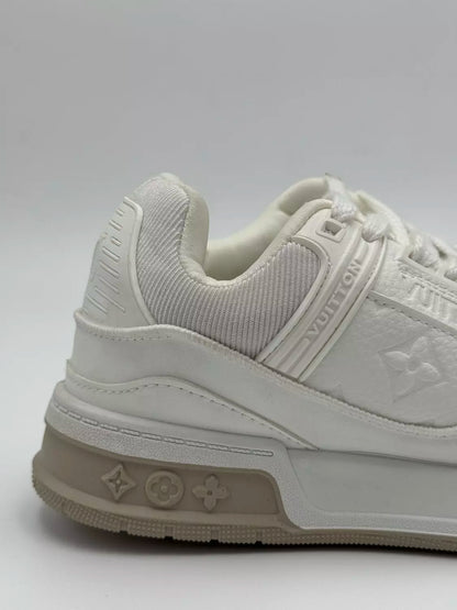 Louis Vuitton Trainer "triple white"