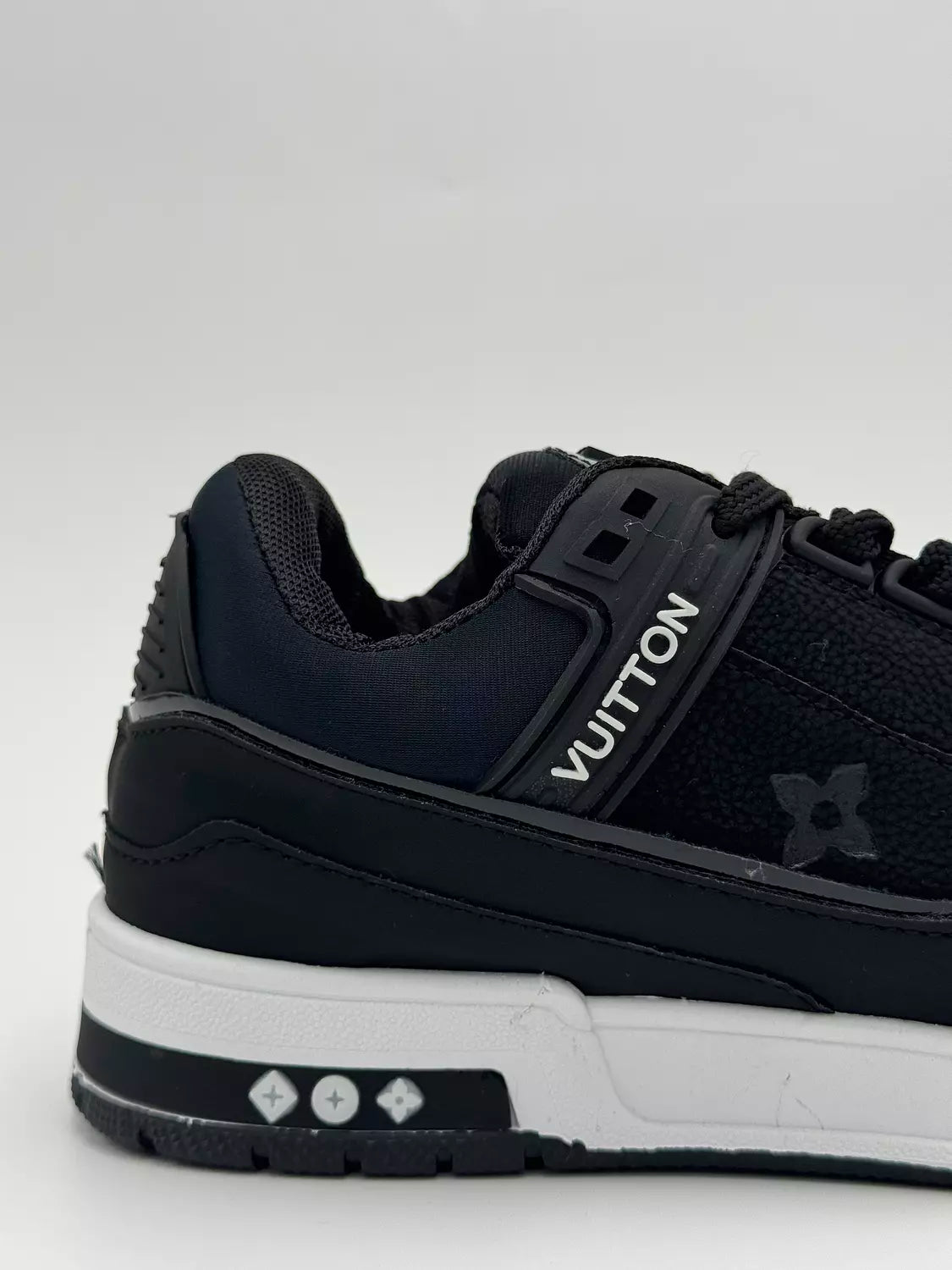 Louis Vuitton Trainer Monogram "Black& White"