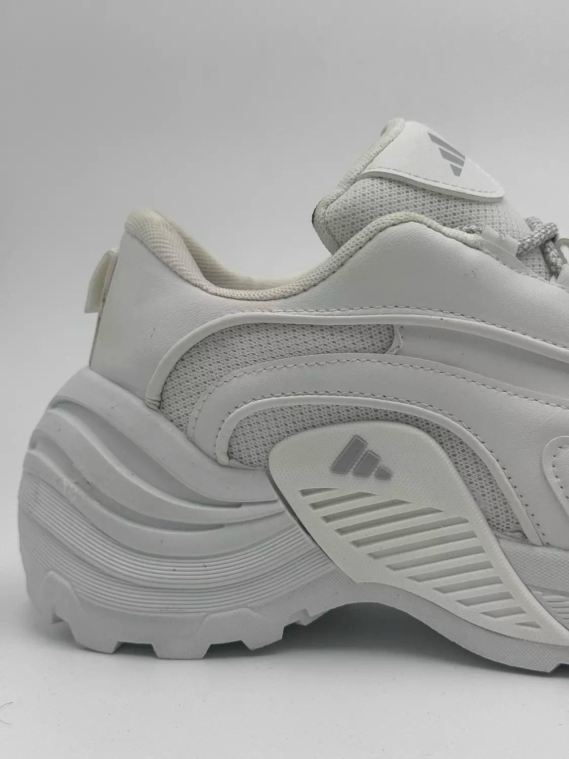 Adidas Wonder Runner Turbo (white)