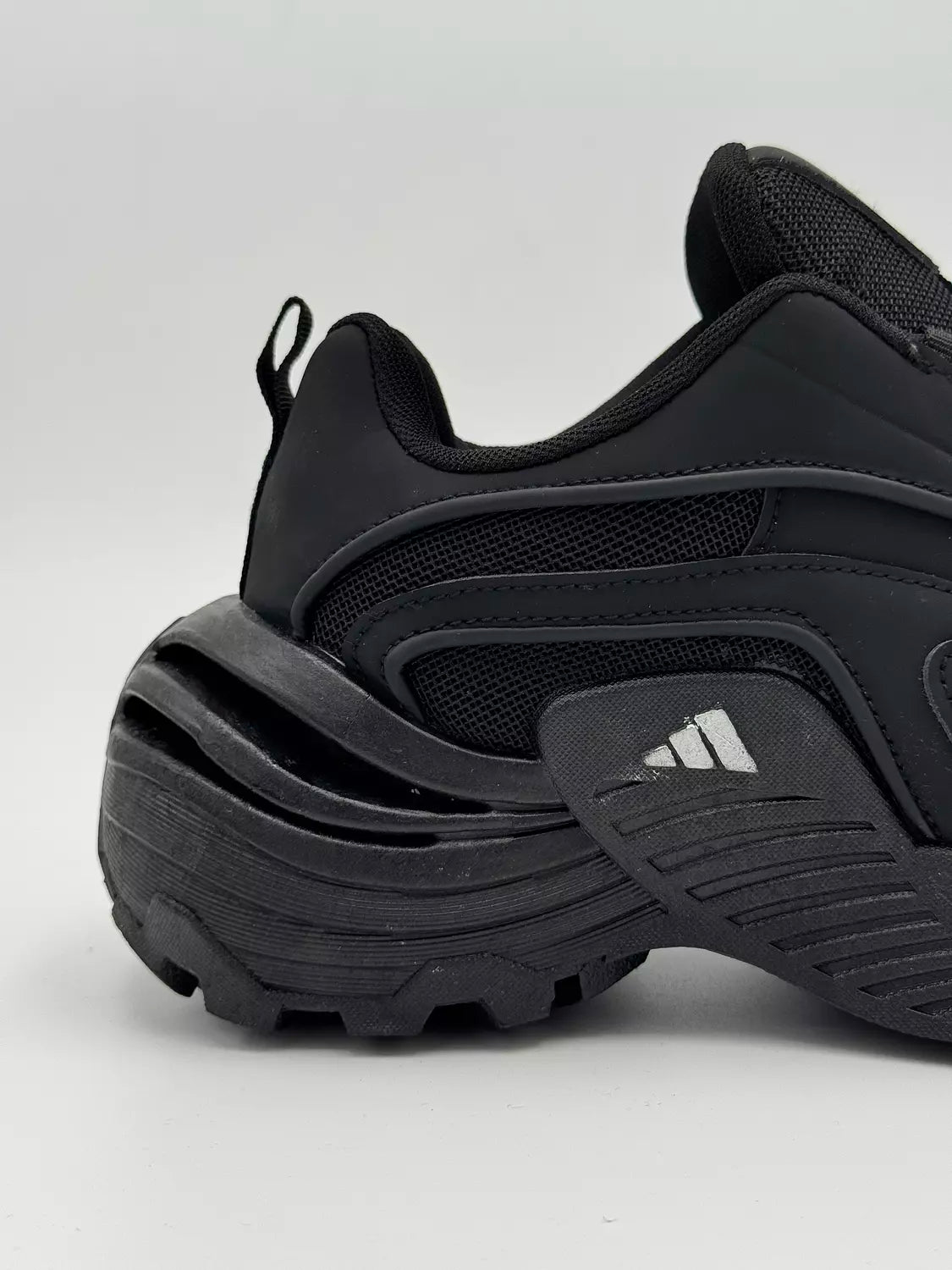 Adidas Wonder Runner (all black)