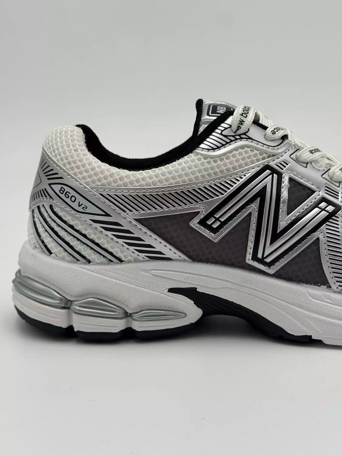 New Balance 860V2 (silver black)