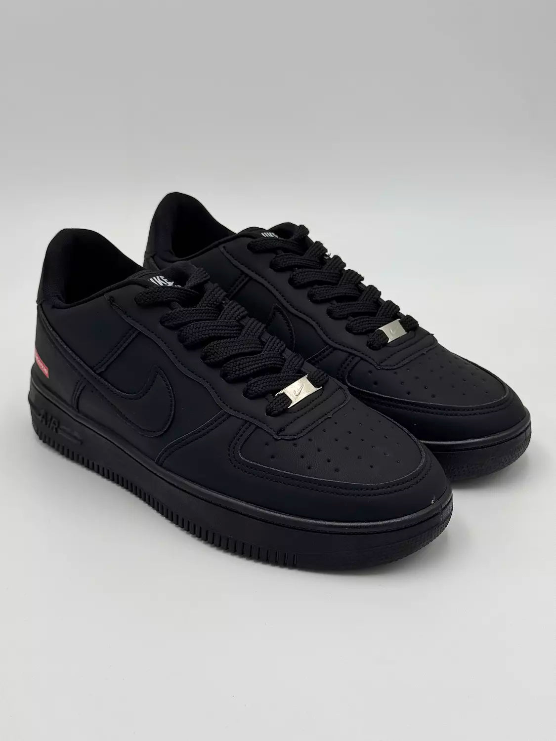 Nike Air Force 1 Low Supreme "All Black"
