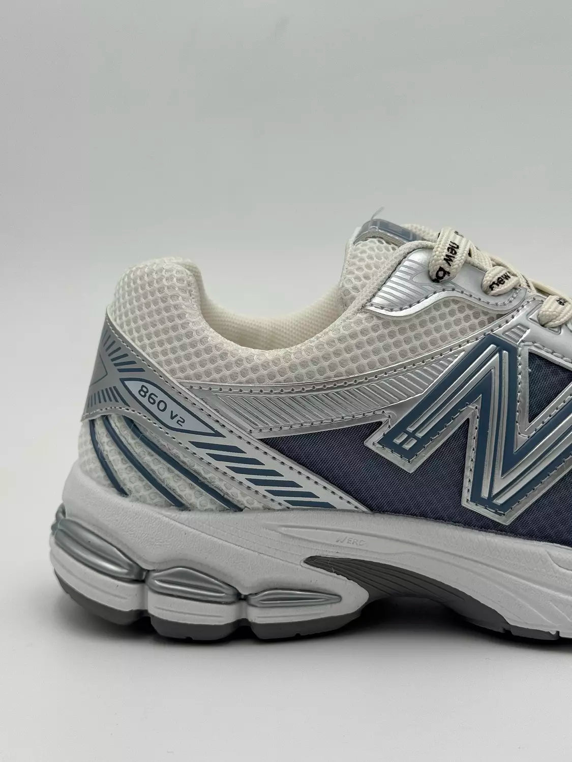 New Balance 860V2 (Arctic Grey)