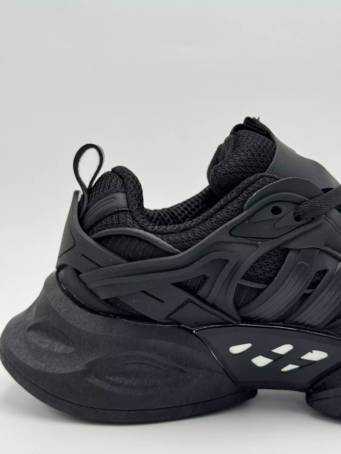 Adidas XLG Runner Deluxe "black cat"