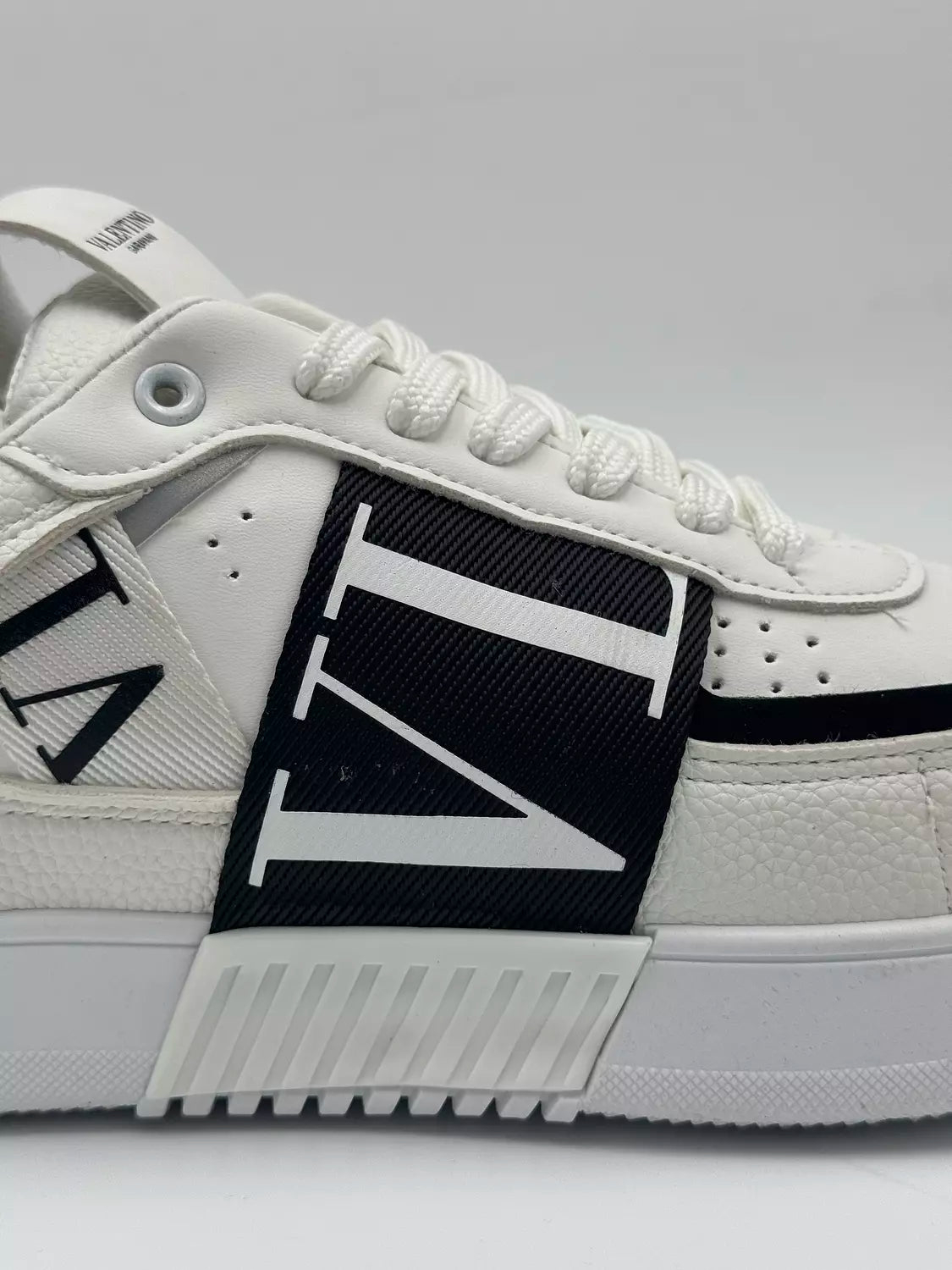 Valentino Garavani VL7N (white)
