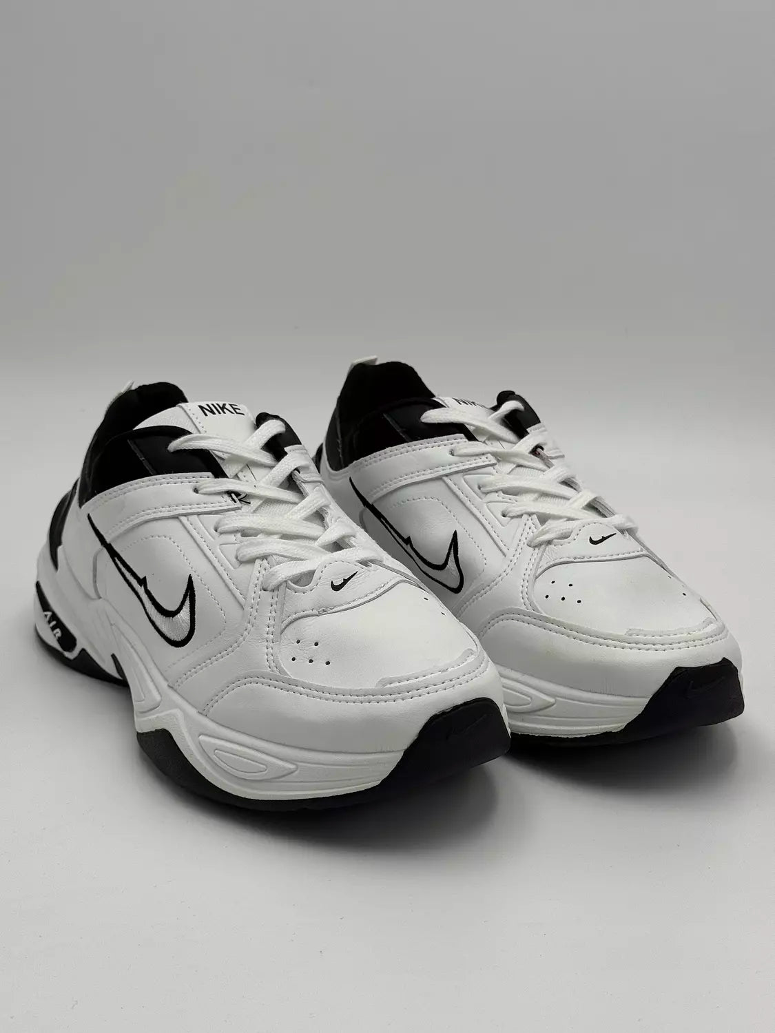 Nike Air Monarch IV "black accent"