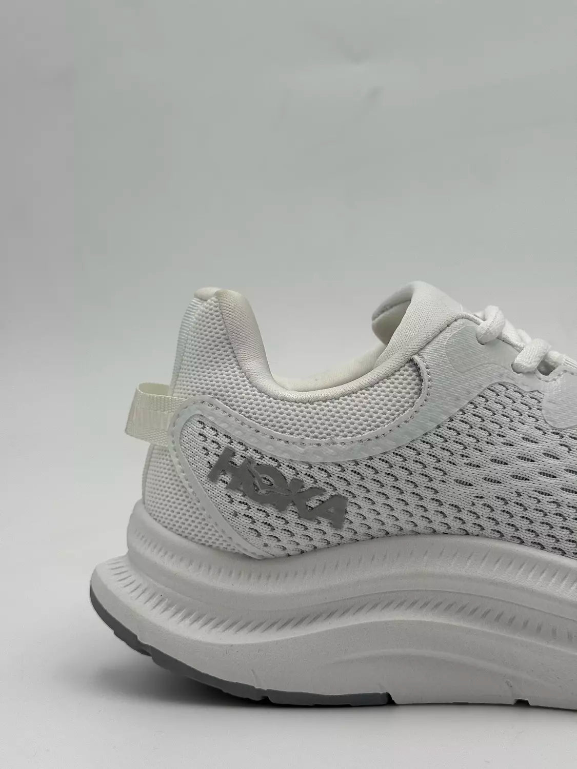 Hoka Kawana (white)