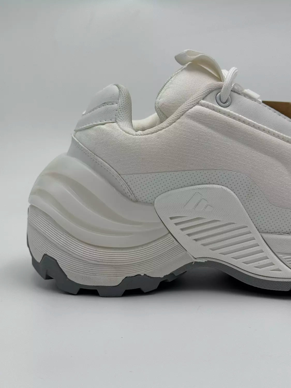 Adidas Wonder Runner (AW)