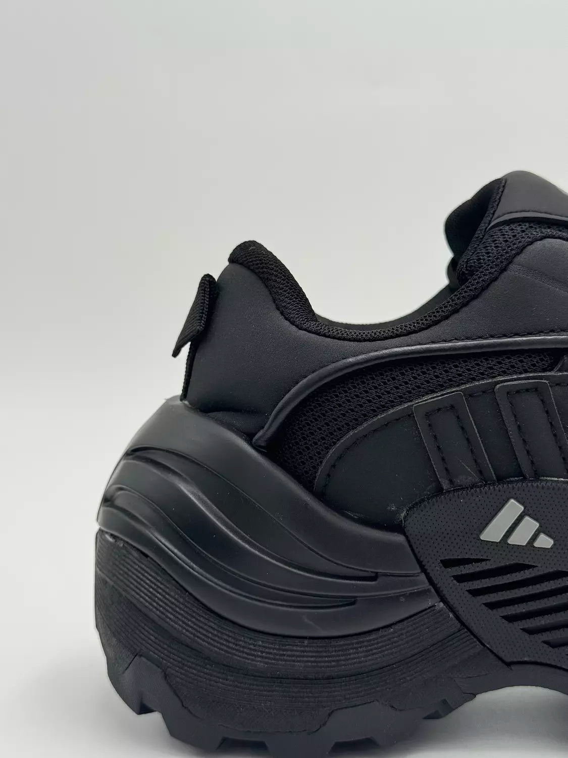 Adidas Wonder Runner Turbo "black cat"