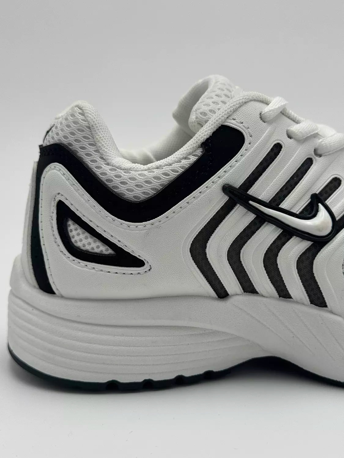 Nike Air Pegasus 2K5 "White/Black"