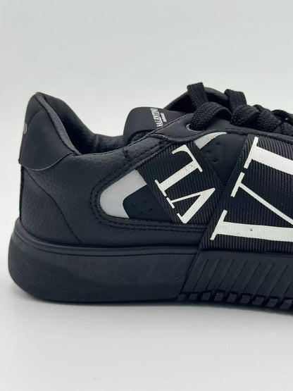 Valentino Garavani VL7N (black)