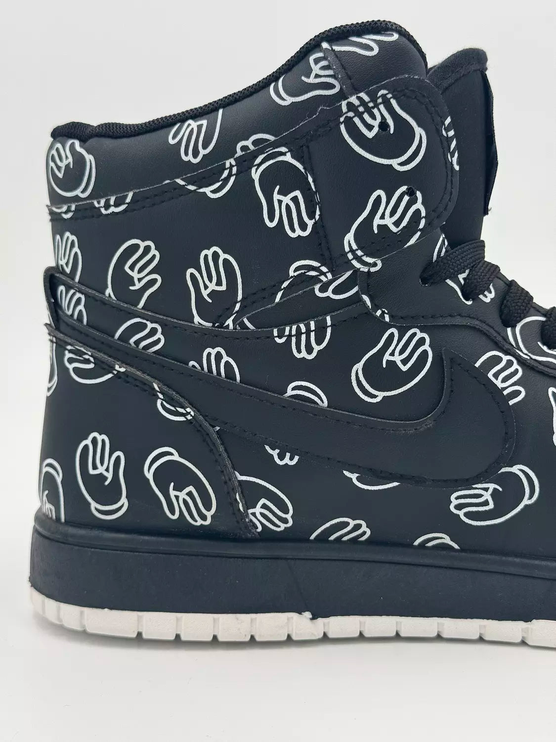 Nike AIr Jordan 1 KAWS (B)