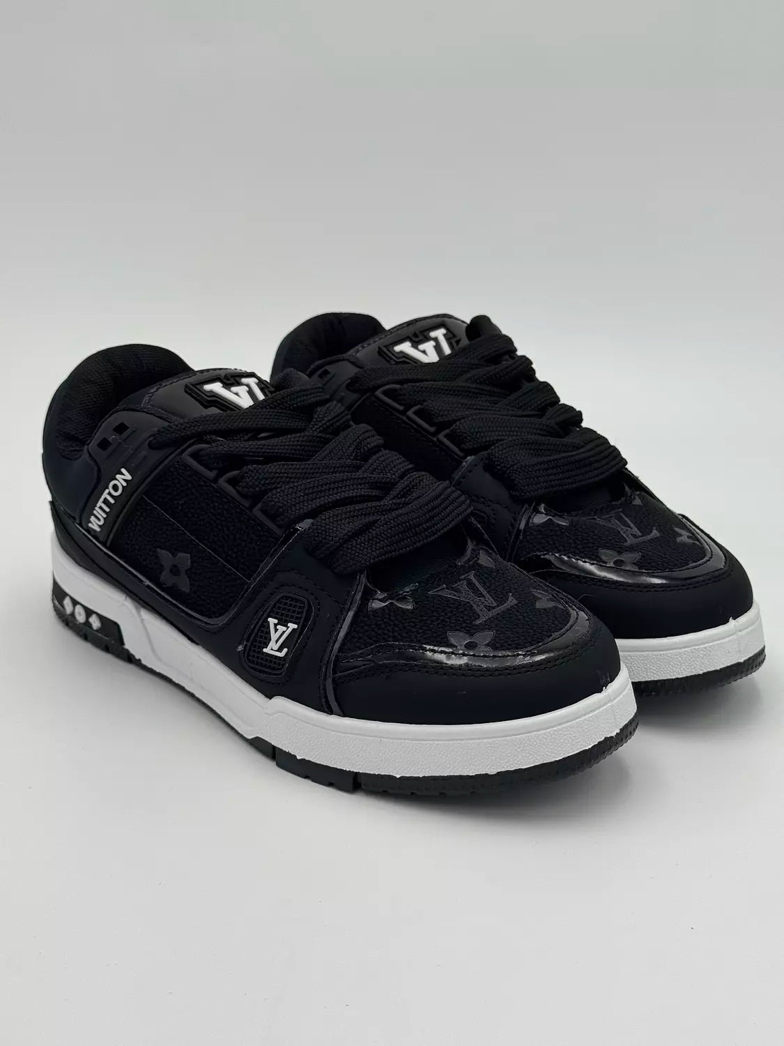 Louis Vuitton Trainer Monogram "Black& White"