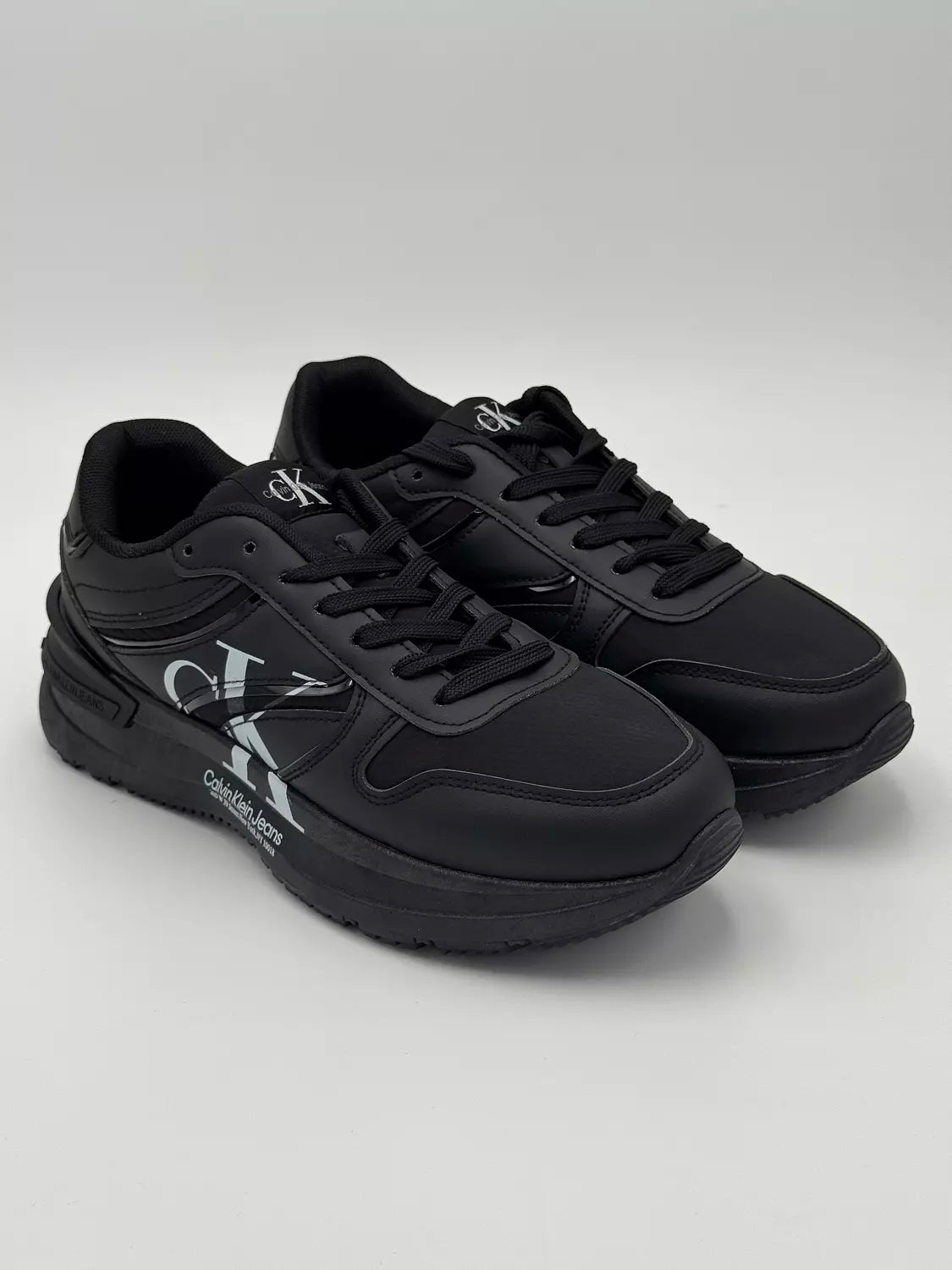 Calvin Klein Sporty Runner "Black"