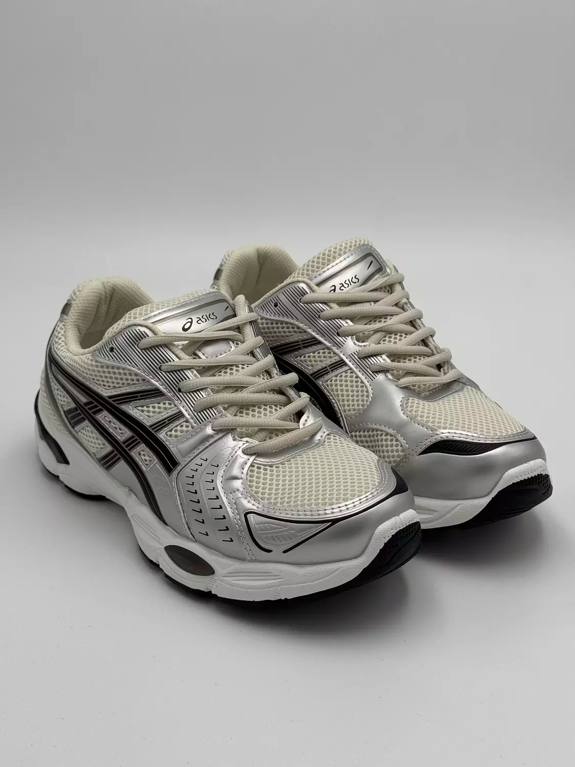 ASICS GEL-Kayano 14 “metallic silver and black colorway” (o)
