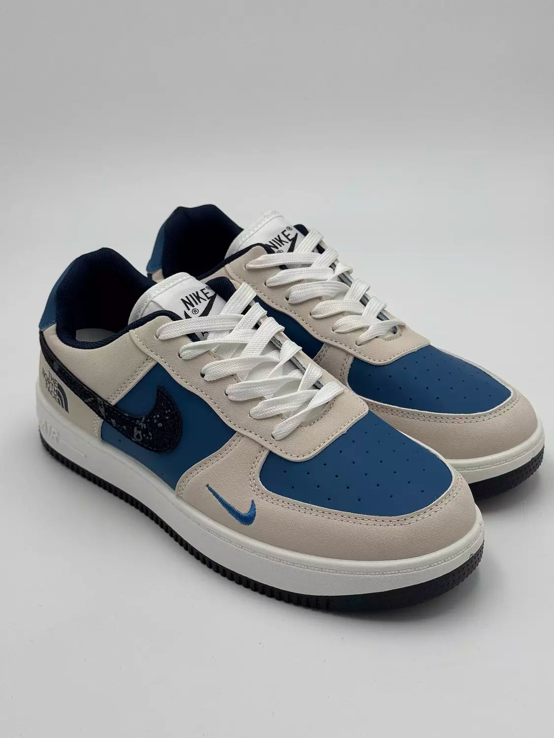 Nike AIr Force X North Face "Champion"