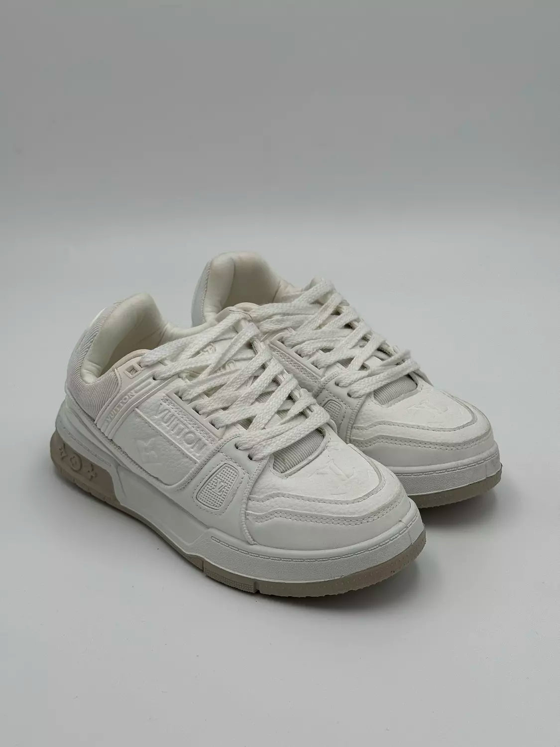 Louis Vuitton Trainer "triple white"