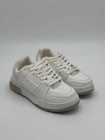 Louis Vuitton Trainer "triple white"