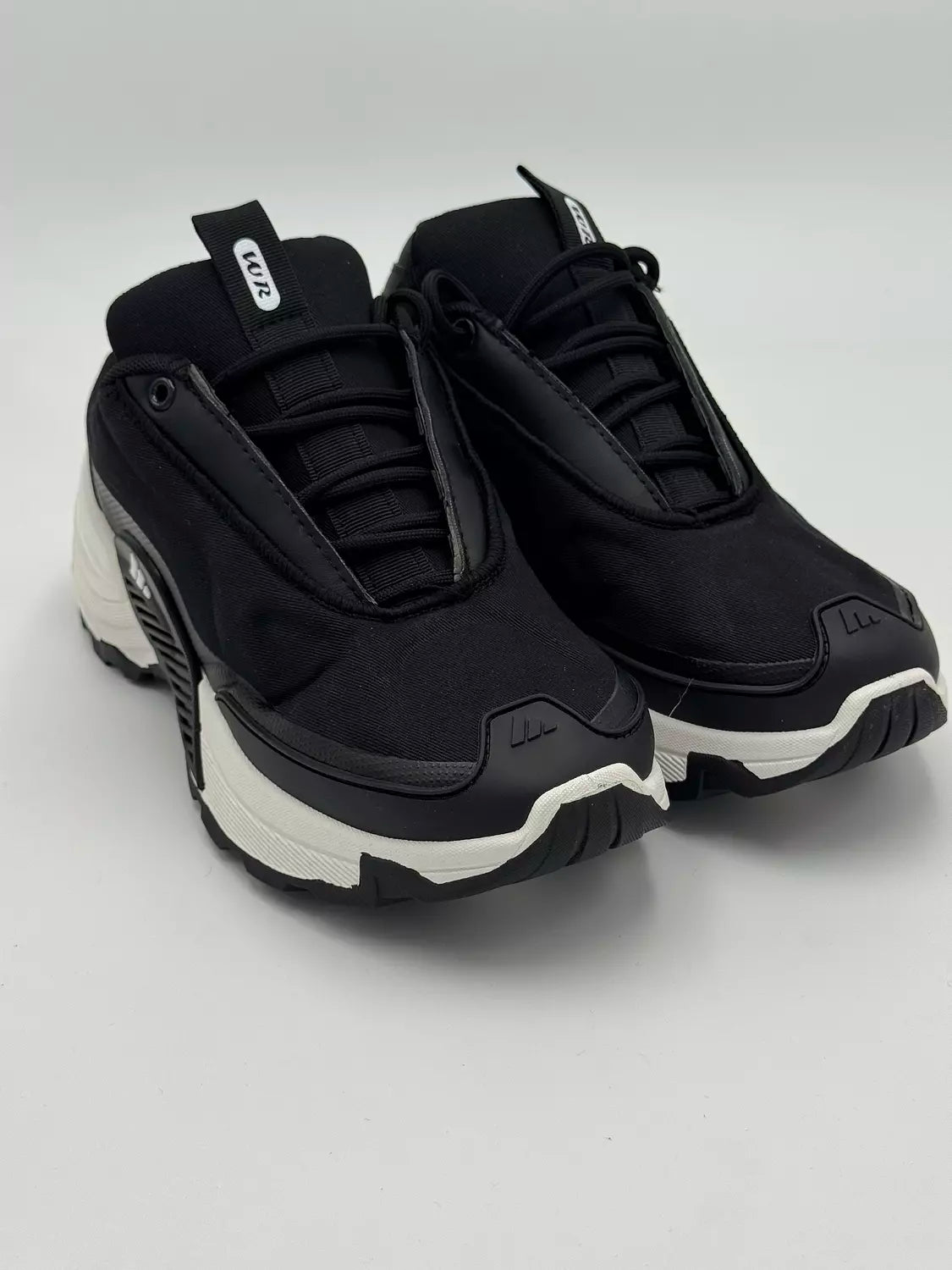 Adidas Wonder Runner (BW)