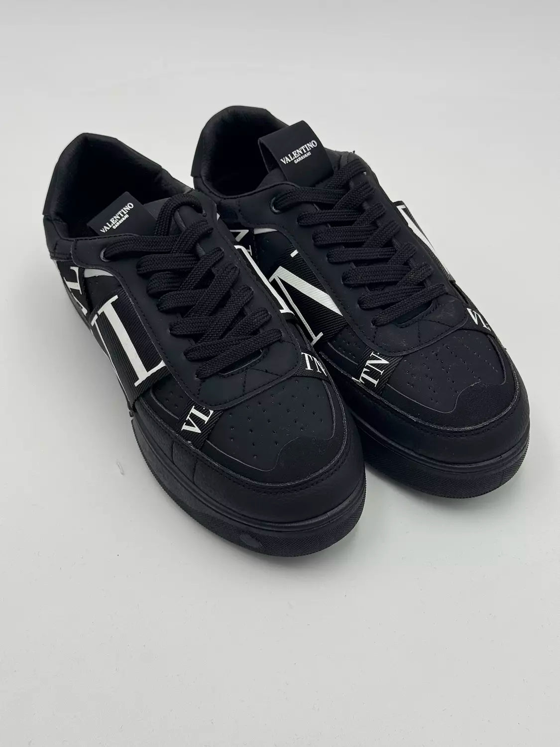 Valentino Garavani VL7N (black)