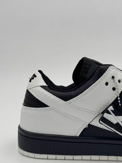 Nike Dunk Reverse Panda