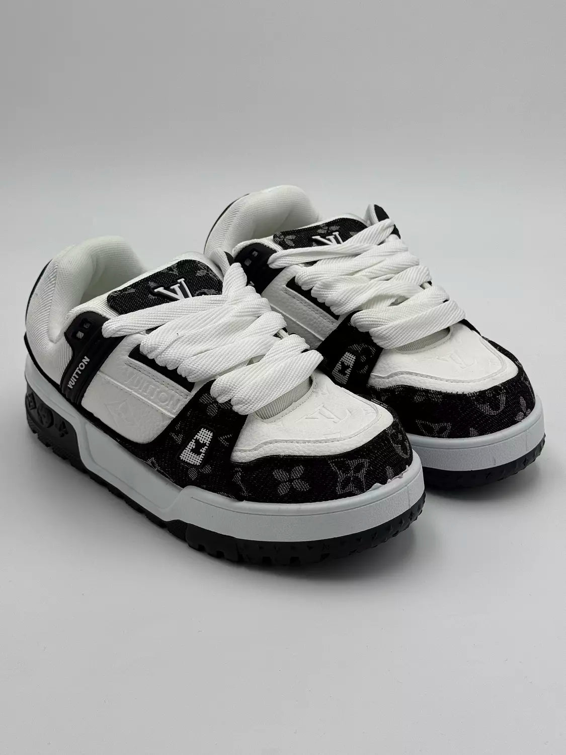 Louis Vuitton Maxi "black tint"