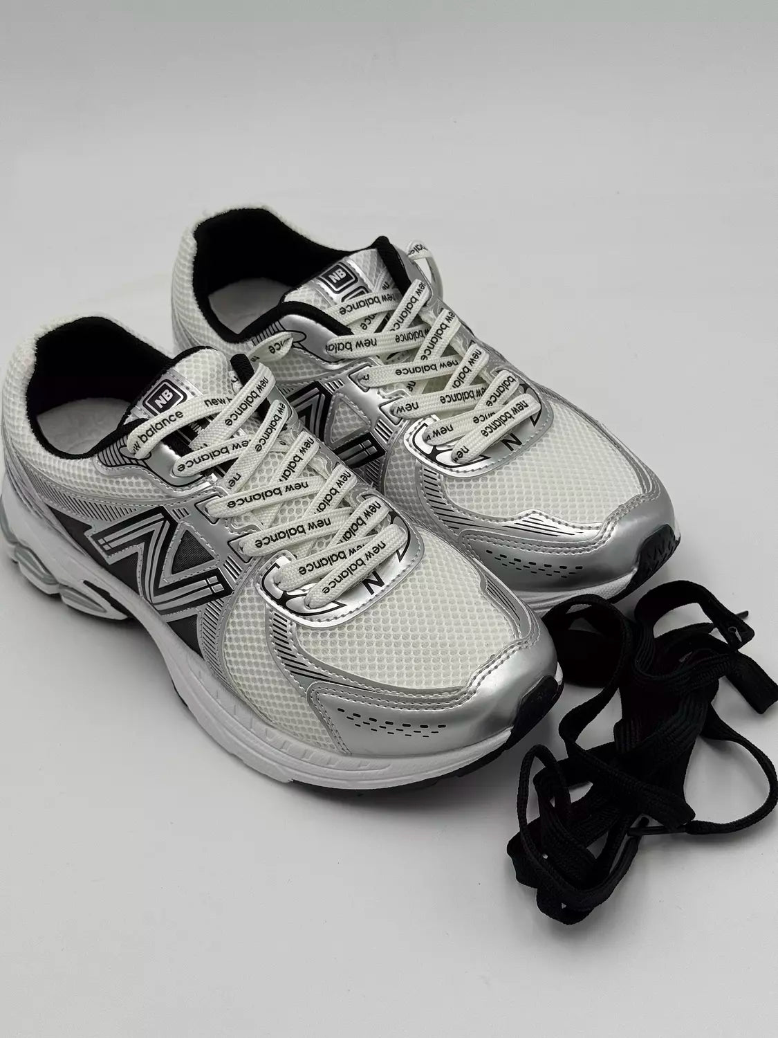 New Balance 860V2 (silver black)