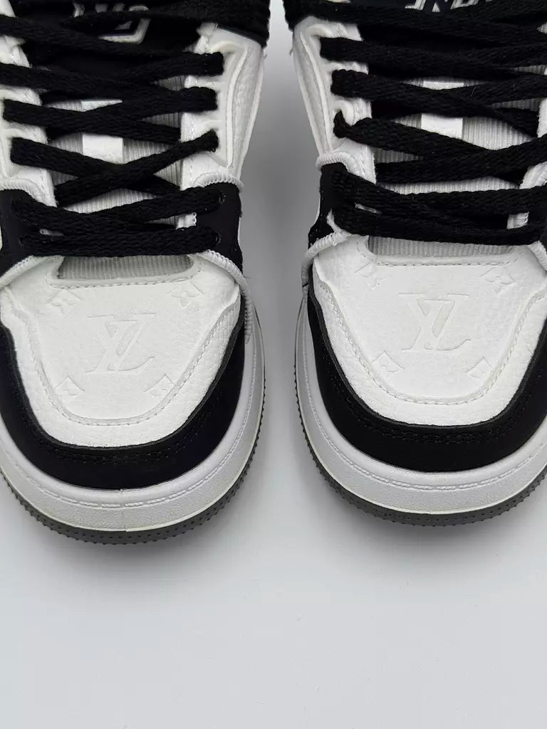 Louis Vuitton Trainer (WXB)