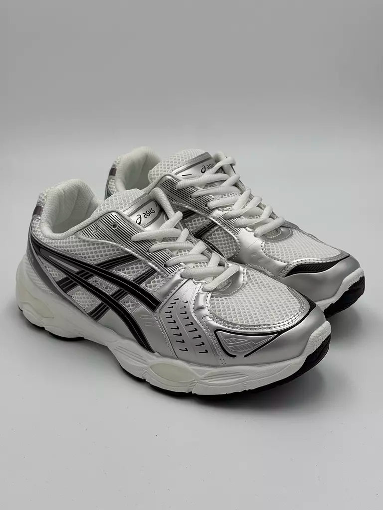 ASICS GEL-Kayano 14 “metallic silver colorway” (w)