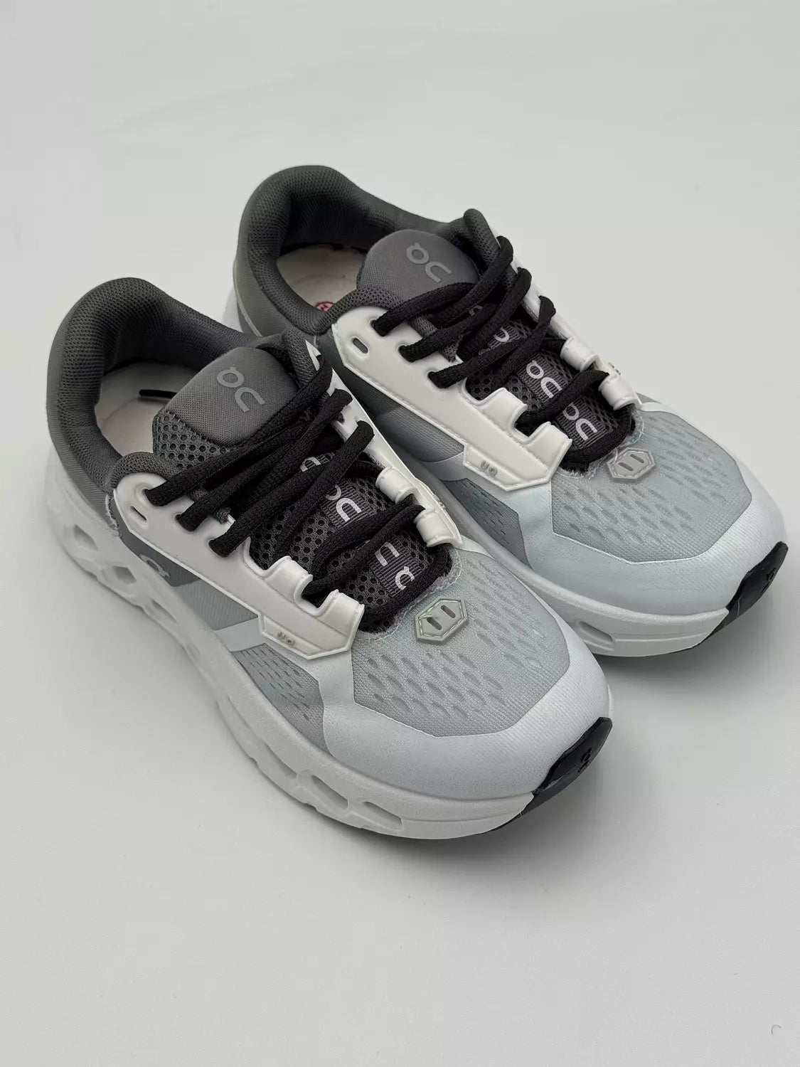 On Cloudrunner 2 (G&W)