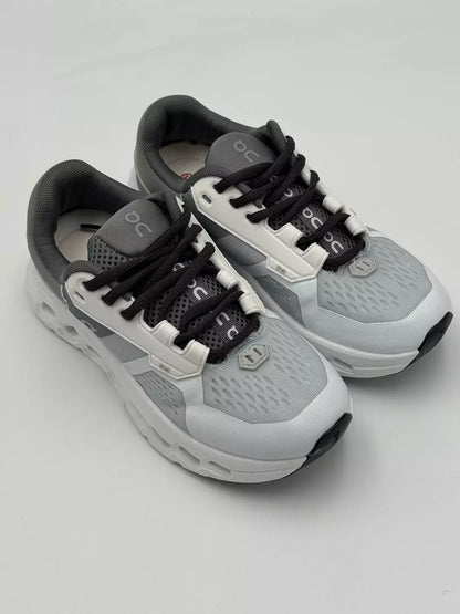 On Cloudrunner 2 (G&W)