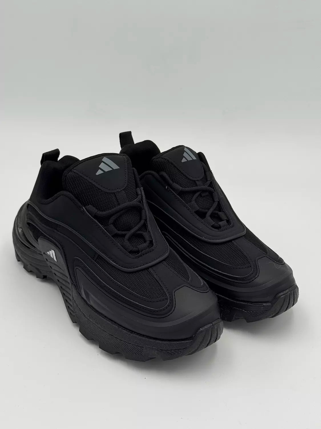 Adidas Wonder Runner (all black)