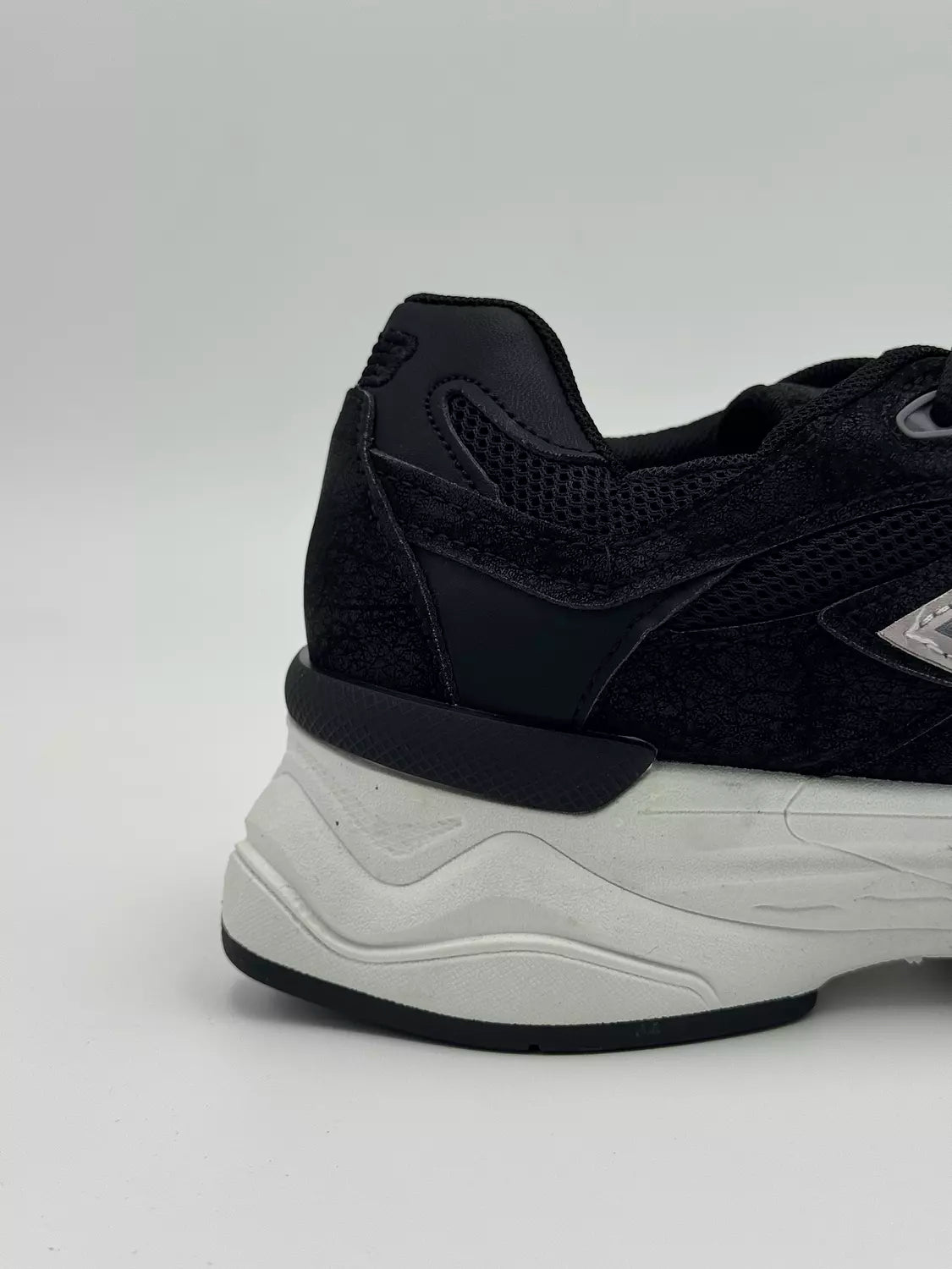 New Balance 9060 (black)
