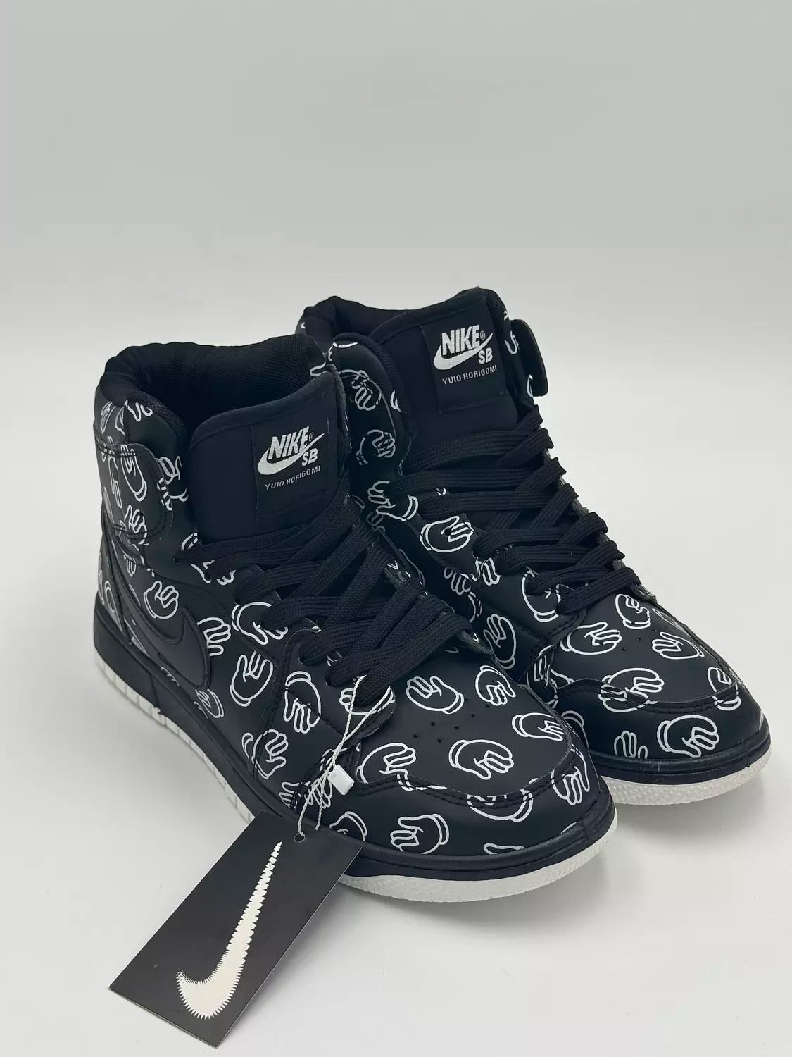 Nike AIr Jordan 1 KAWS (B)