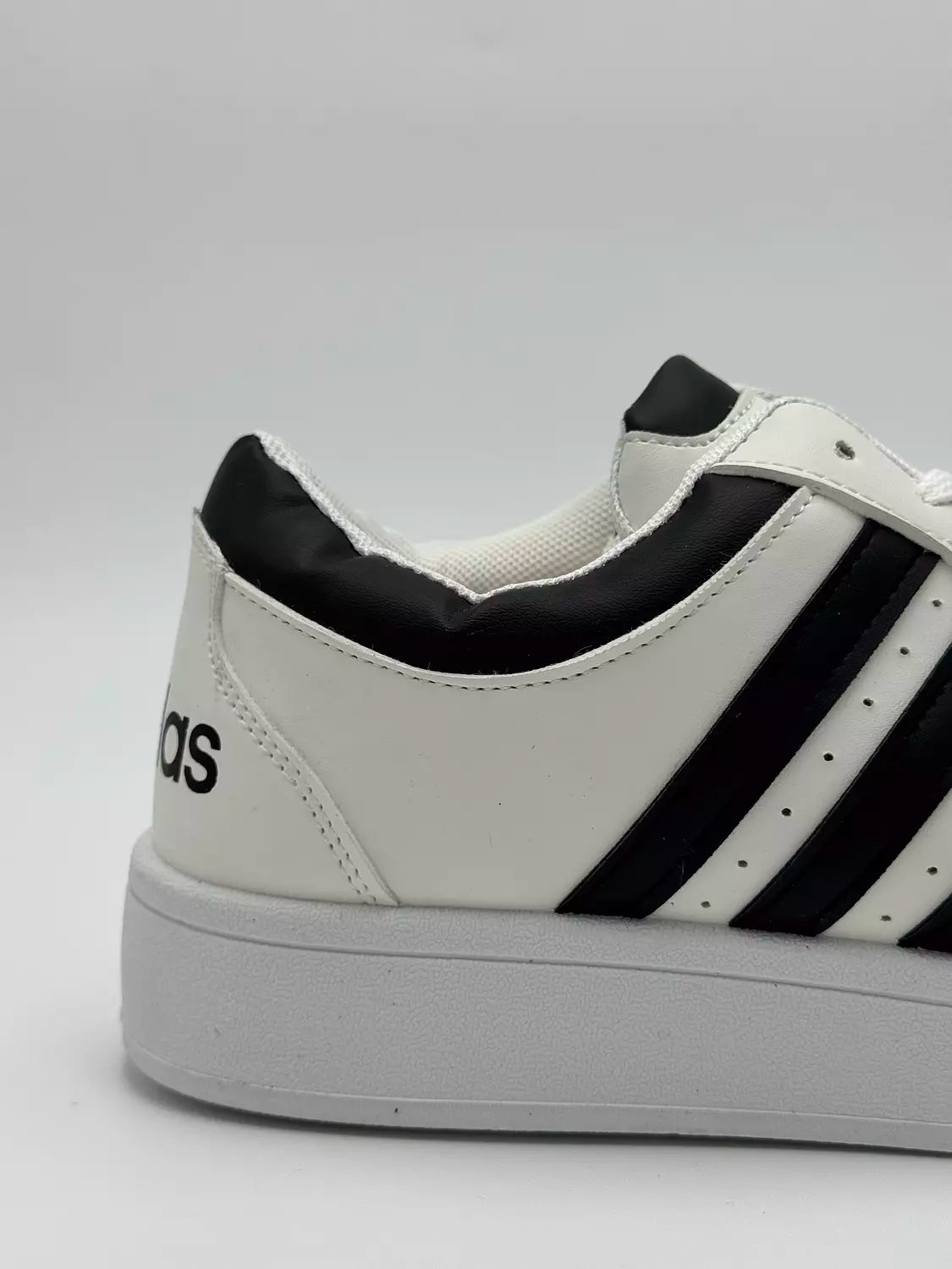 Adidas Hoops "black straps"