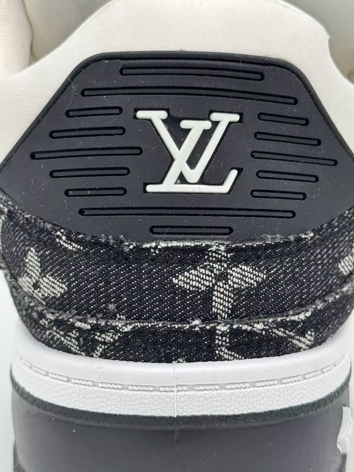 Louis Vuttion Monogram denim (Black)