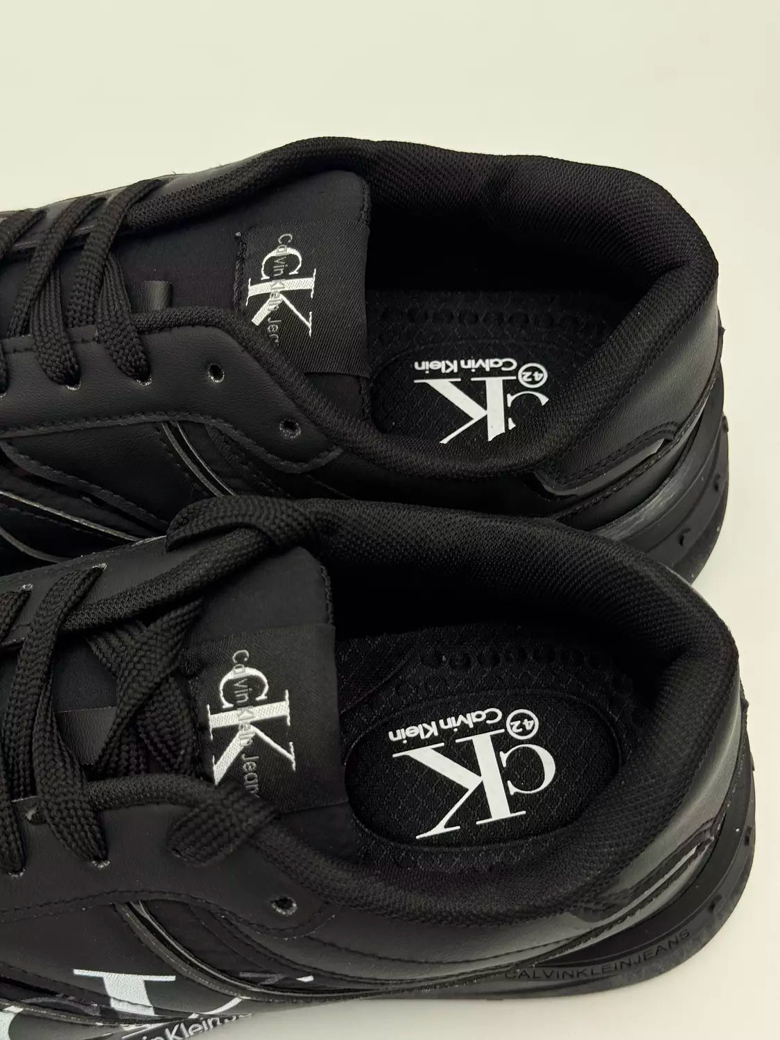 Calvin Klein Sporty Runner "Black"