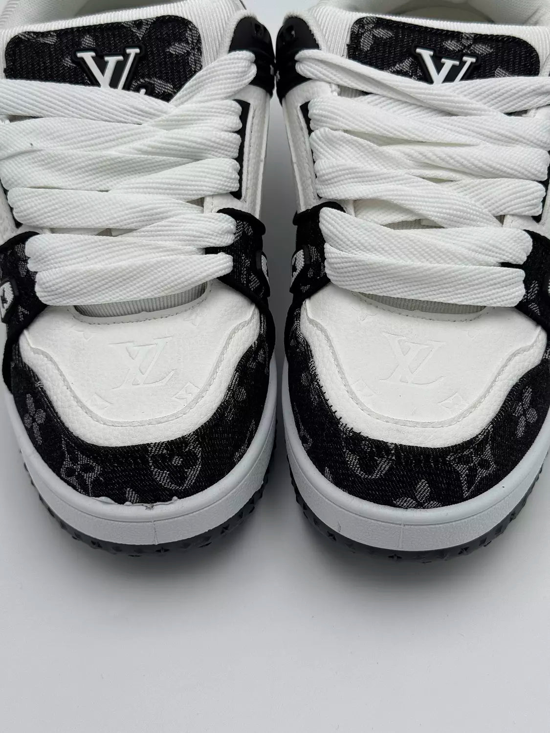 Louis Vuitton Maxi "black tint"