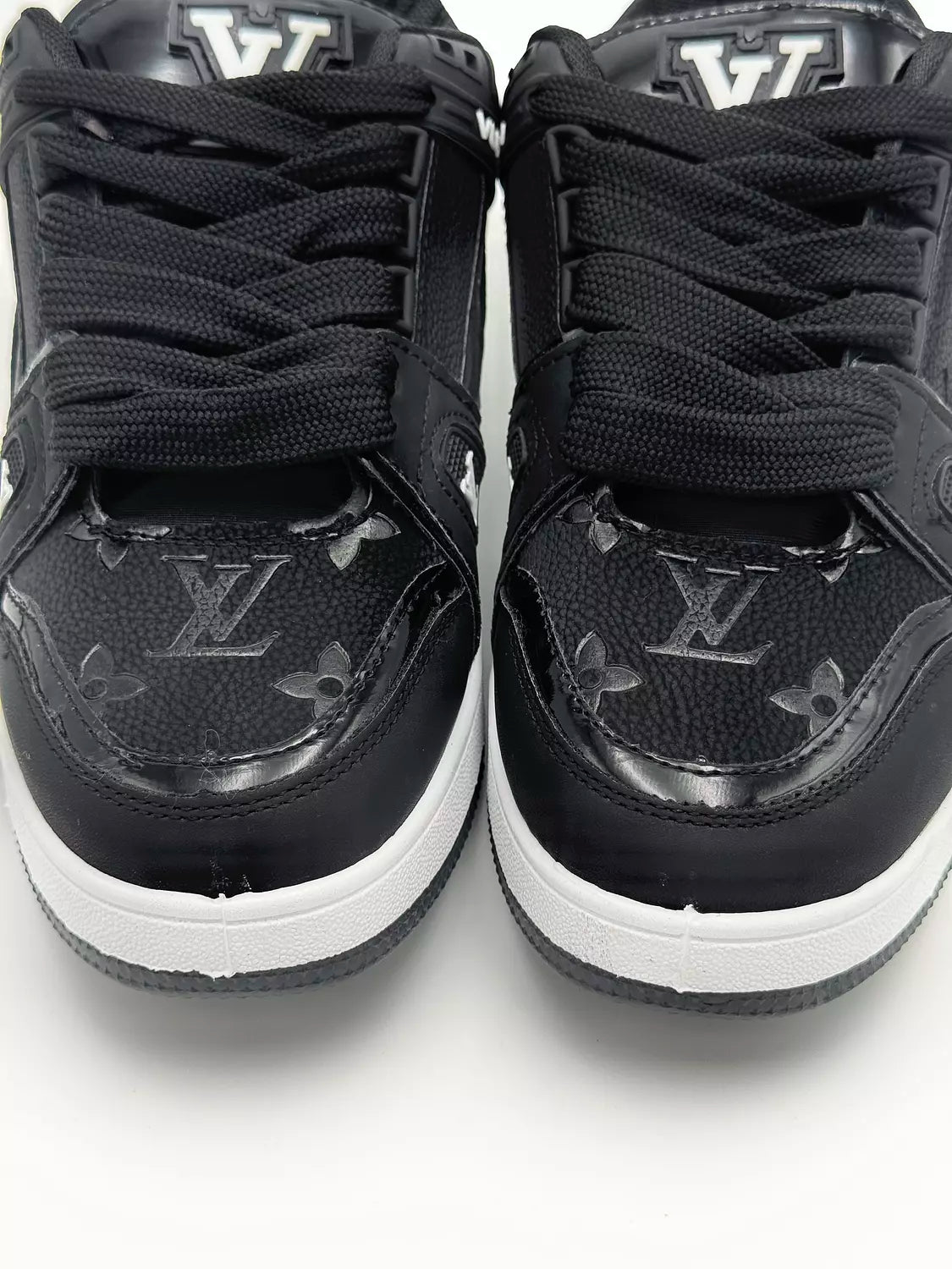 Louis Vuitton Trainer Monogram "Black& White"