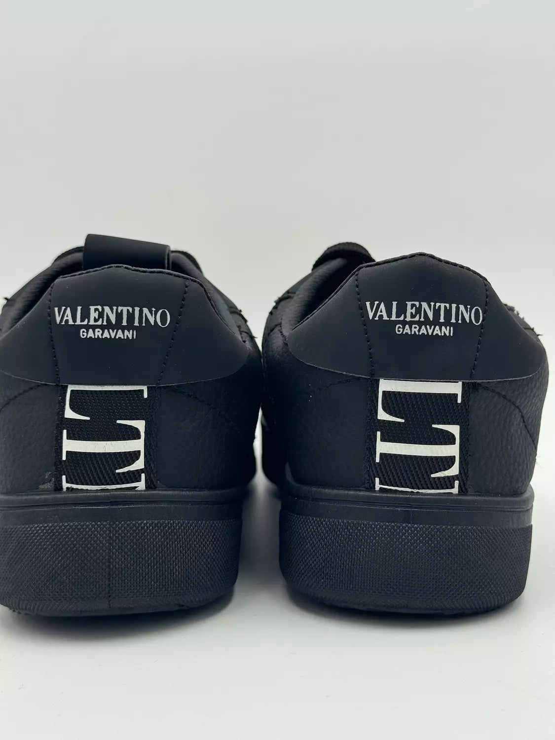 Valentino Garavani VL7N (black)