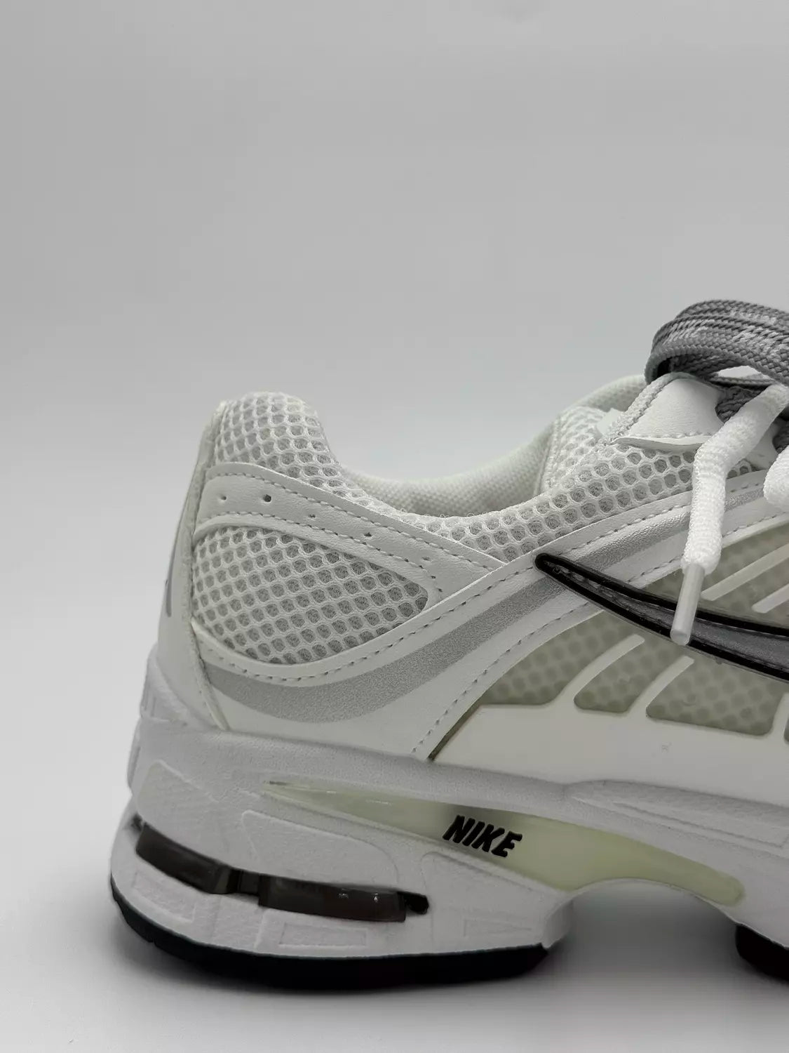 Nike Air Max Moto 2K "metallic silve"