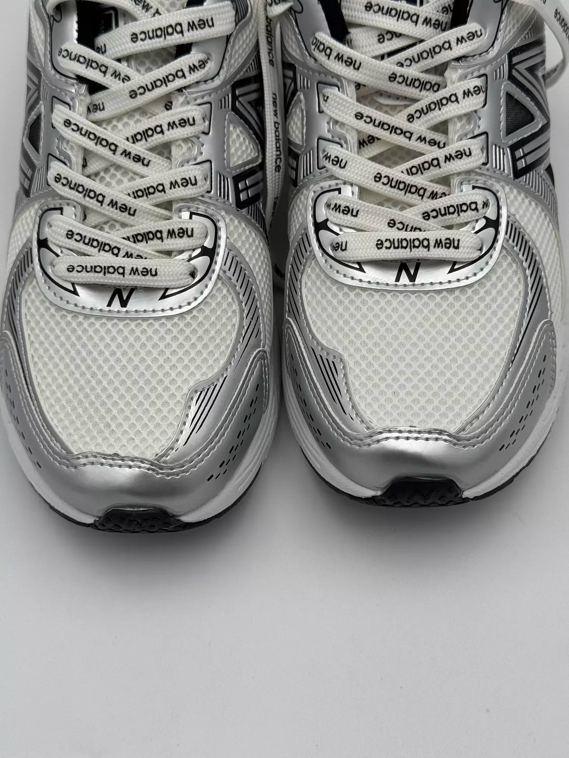New Balance 860V2 (silver black)