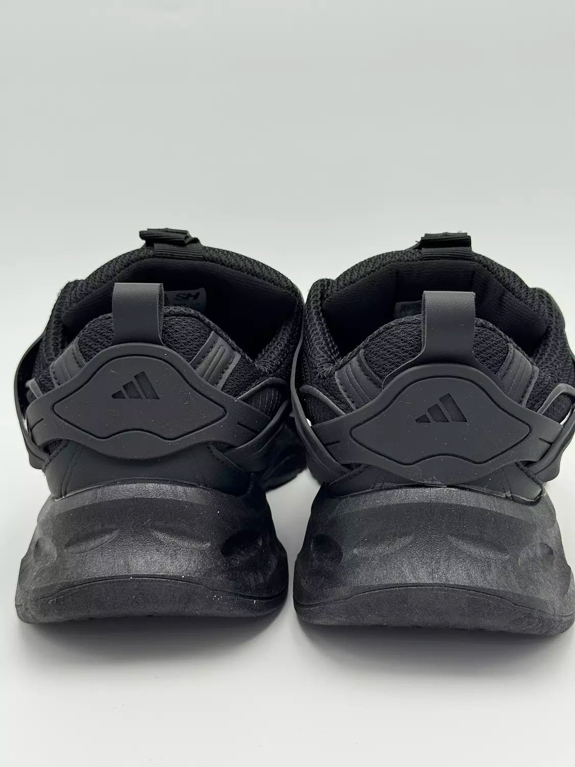 Adidas XLG Runner Deluxe "black cat"