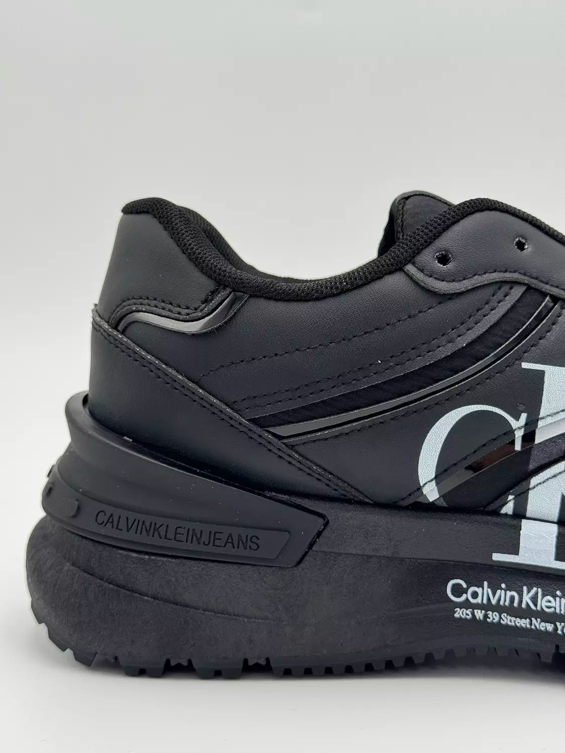 Calvin Klein Sporty Runner "Black"