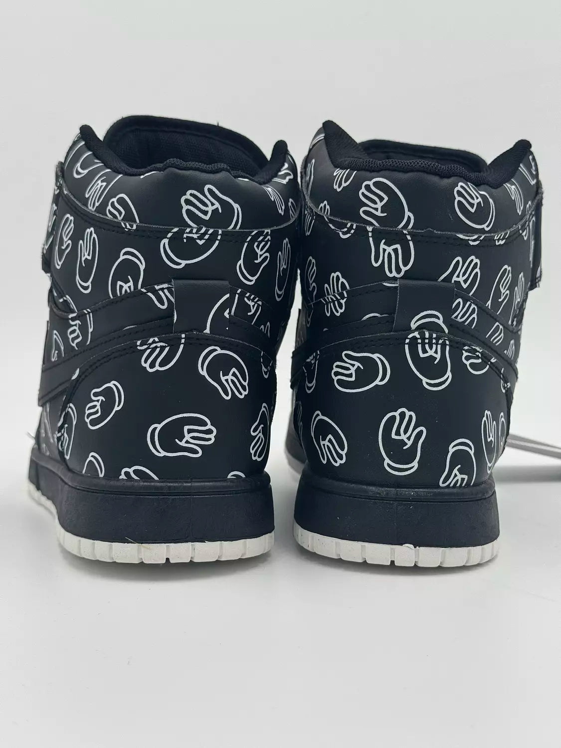 Nike AIr Jordan 1 KAWS (B)